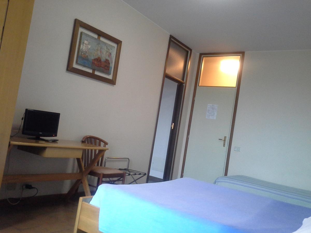 Hotel Ticino Ristorante Chierico Carbonara al Ticino Δωμάτιο φωτογραφία